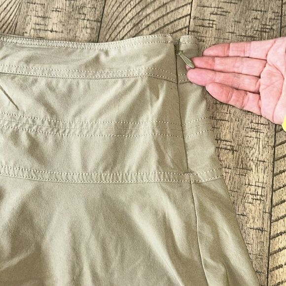 Athleta Active Skort 🎾 ⛳️ 🏝️ Security pocket in back. Great for travel 🧳 ✈️ - Picture 14 of 17